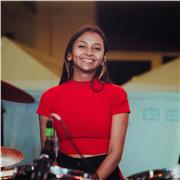 Domina la batería con clases especializadas - Maestra graduada en música